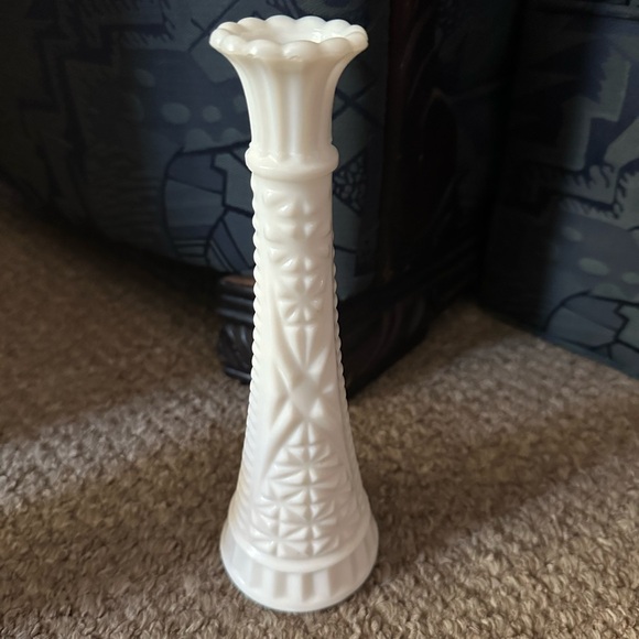 Happy Mother’s Day! Milk Glass Vases.. set of 3 - Picture 5 of 6